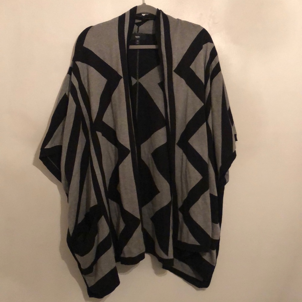 Black and gray open sweater/shrug with pockets.